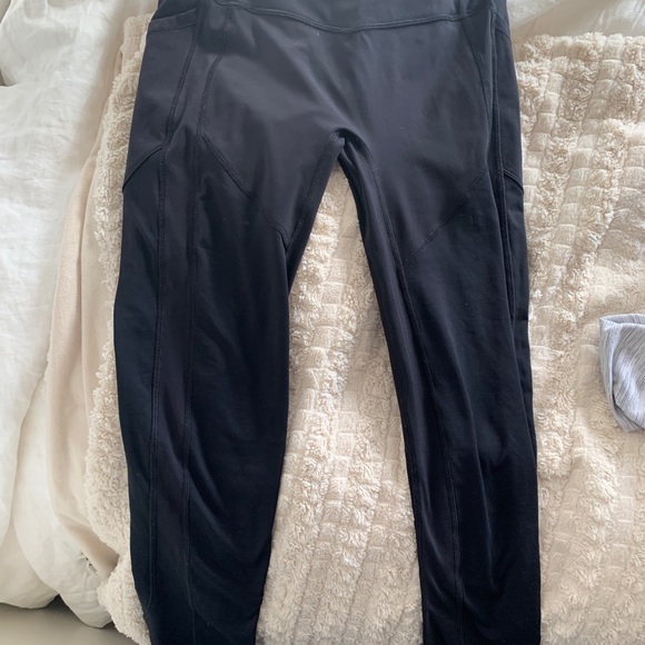Lululemon Sz 6 Black Leggings - Picture 2 of 3